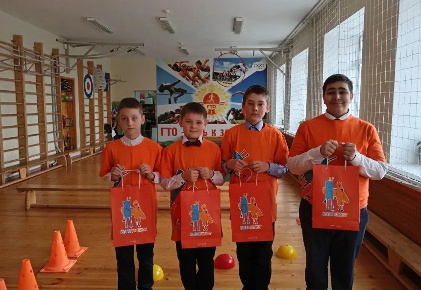 С самого утра в стенах начальной школы гимназии №4 царит атмосфера радостного оживления — здесь стартовал региональный открытый конкурс робототехники «Интеллект. Технологии. Образование», отборочный этап РобоФинист 2026...