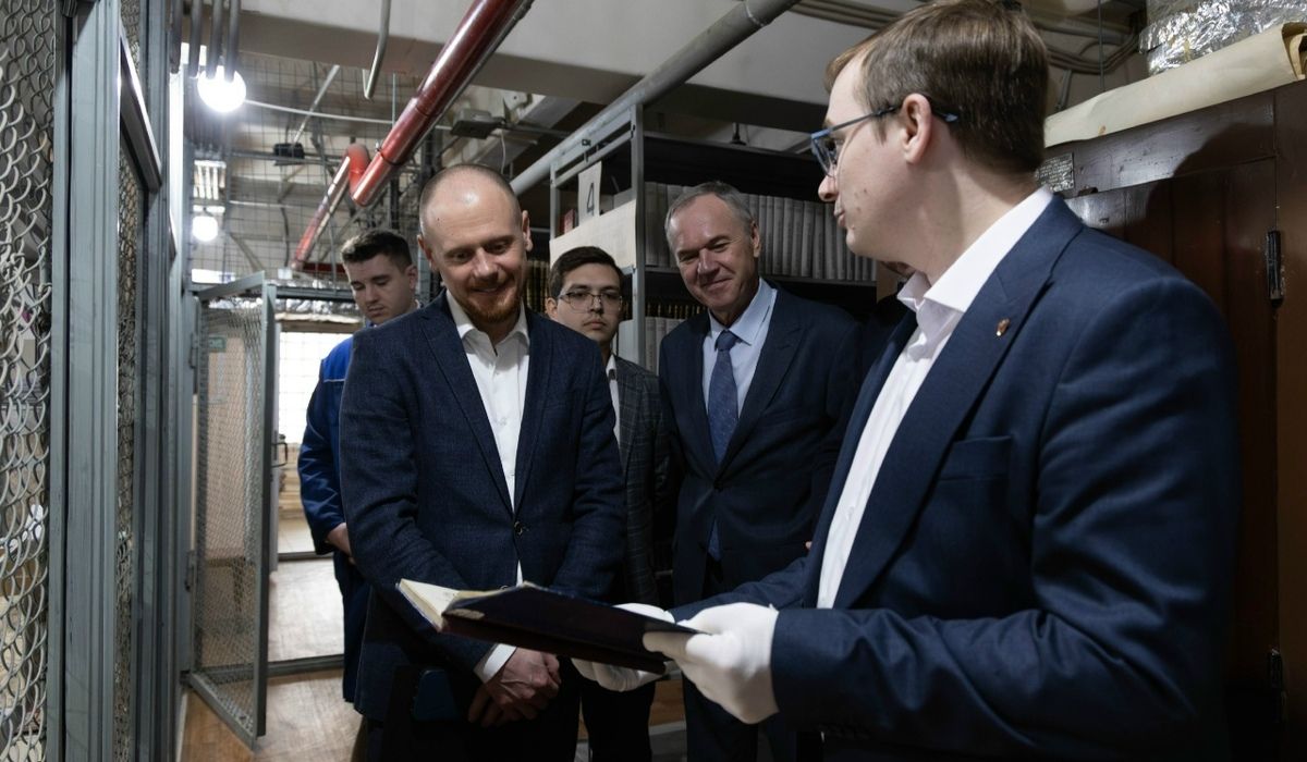 В Курске открылась выставка про архивное дело в регионе