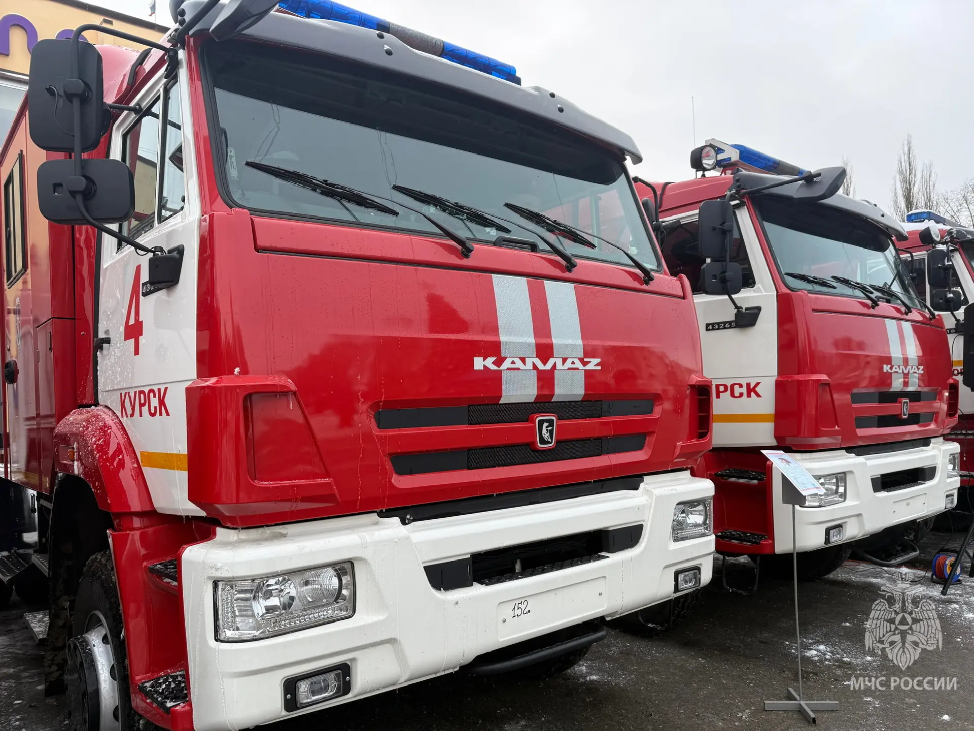 Курские спасатели получили три новых пожарных автомобиля