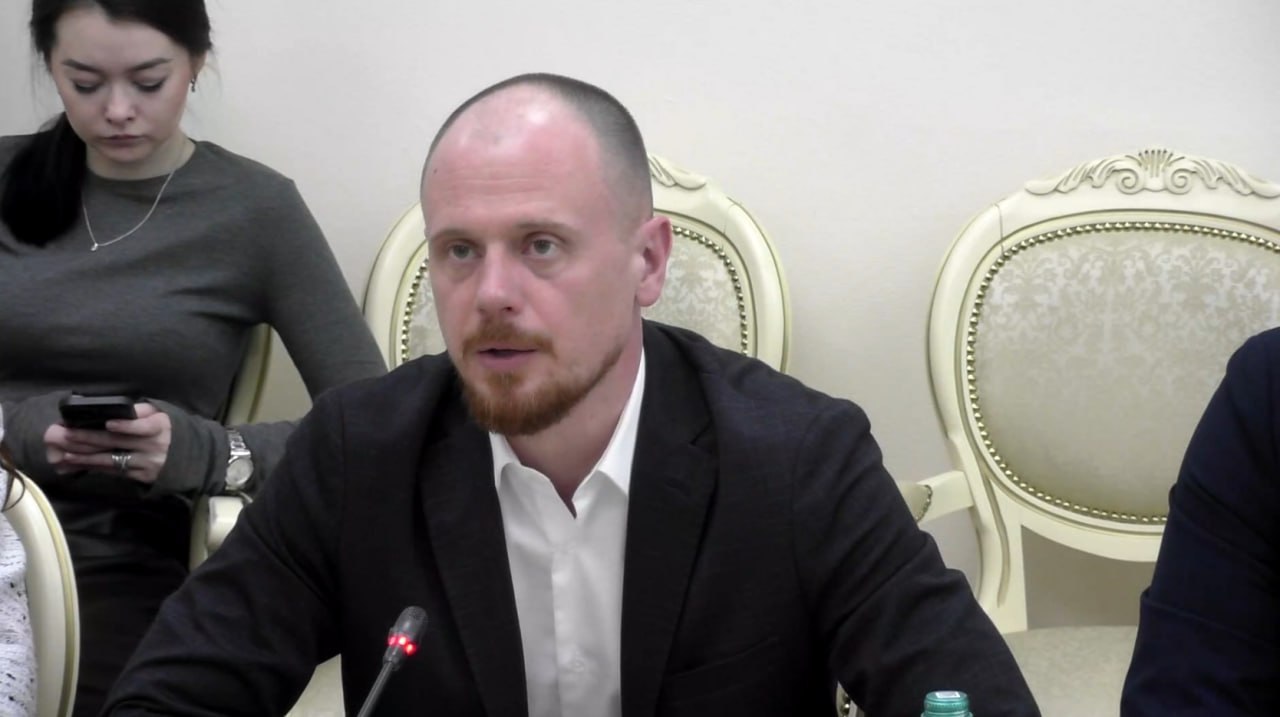 Сотрудники магазина «Курские ремесла» на железнодорожном вокзале пожаловались на невыносимые условия труда