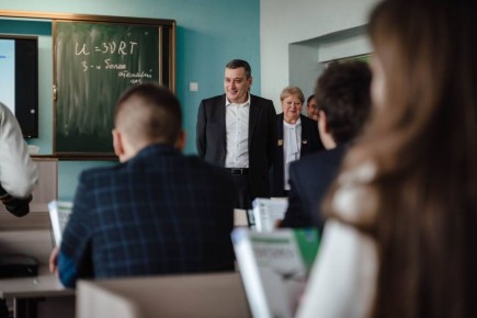 В Курской области выплаты по программе «Земский учитель» планируют увеличить до 2 млн рублей