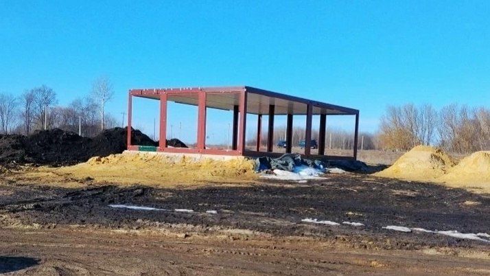 Михаил Игнатов: В деревне Исаково Краснополянского сельсовета ведутся работы по подготовке территории и установке конструкций модульного фельдшерско-акушерского пункта (ФАП)