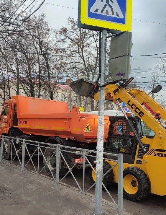 В Курске продолжается уборка улиц