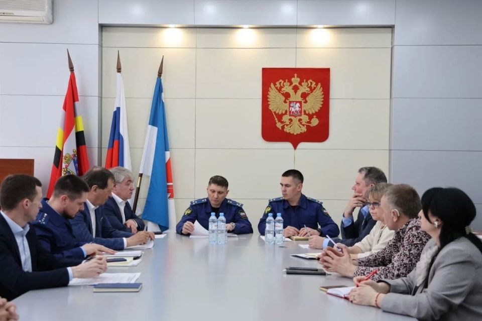 Александр Фролков: В Администрации города Железногорска прошла встреча руководства прокуратуры Курской области с органами власти, представителями банковской сферы и предпринимателями города и Железногорского района