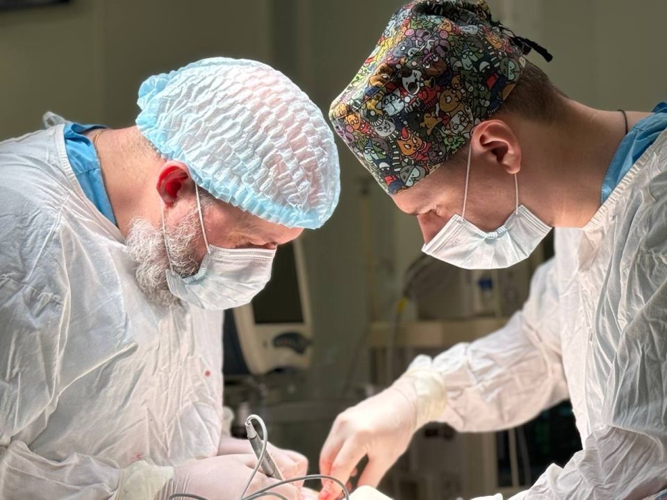 Специалисты Курского онкологического научно-клинического центра им. Г.Е. Островерхова продолжают демонстрировать высочайший уровень профессионализма, выполняя сложнейшие вмешательства, которые ранее считались критическими