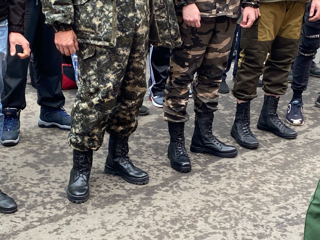 Курян просят отказаться от камуфляжа и машин цвета хаки в приграничье