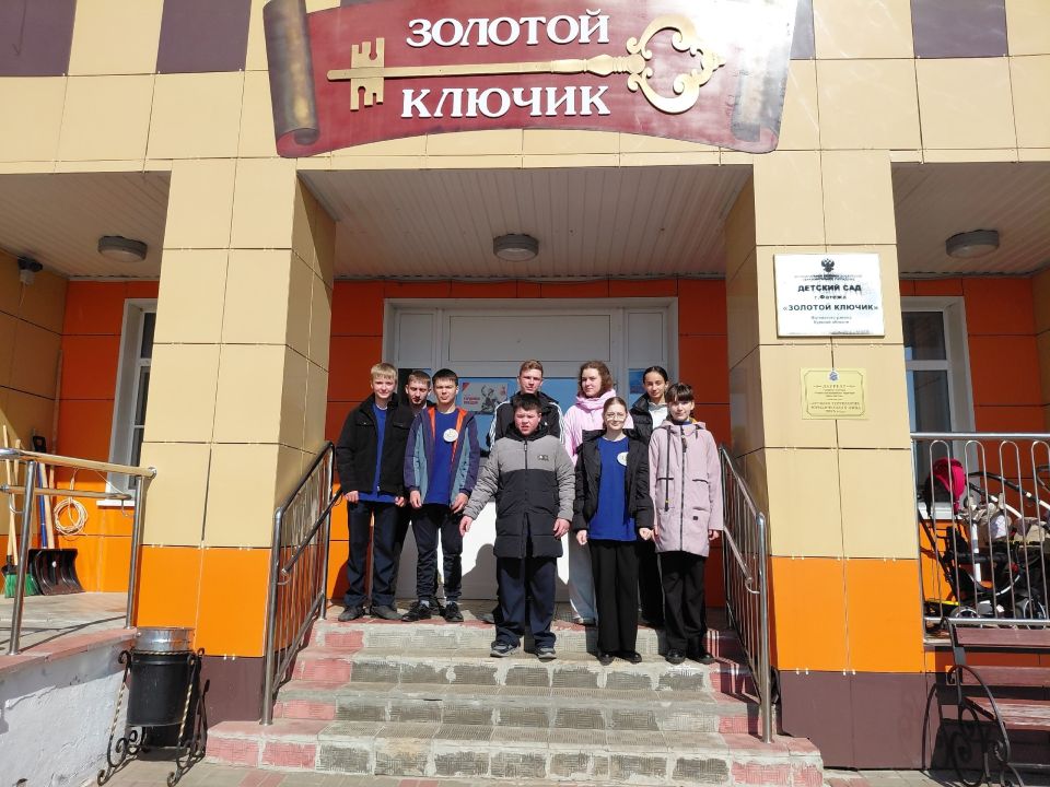 Дружина юных пожарных Фатежской школы № 1 посетила детский сад "Золотой ключик"