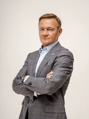 Экс-губернатор Курской области Роман Старовойт получал взятки в пакетах с едой