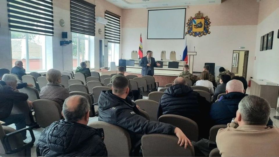 Владимир Ковальчук: С наступлением благоприятной погоды, перед сельхозпроизводителями нашего района стоит важная задача: несмотря ни на какие трудности и проблемы, успешно и быстро провести весеннюю посевную кампанию