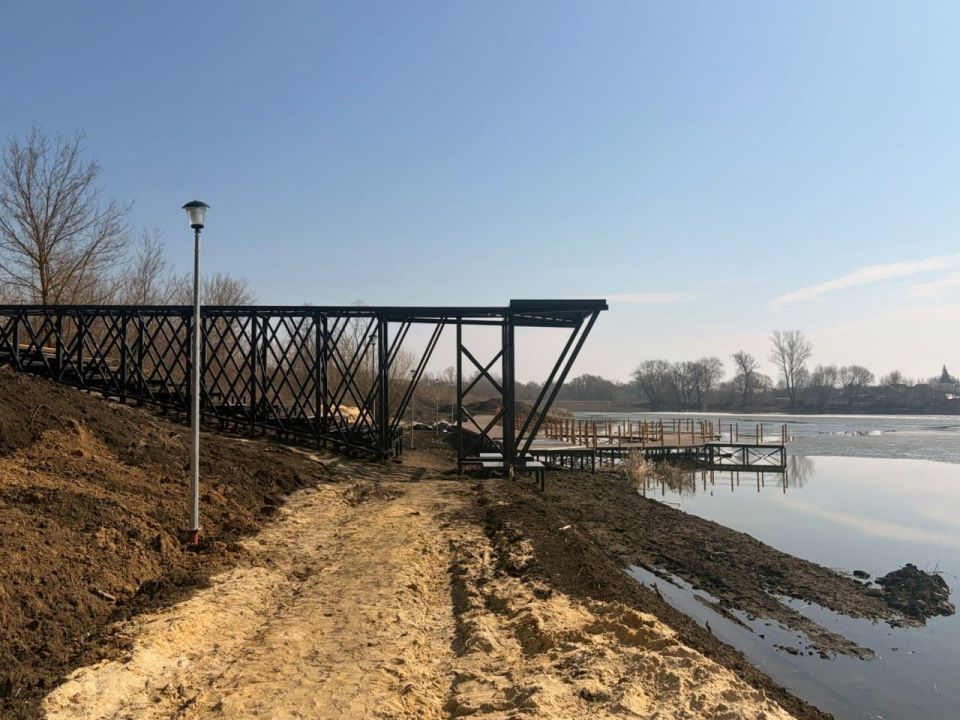 Специалисты Министерства ЖКХ и ТЭК Курской области проинспектировали работу по благоустройству общественного пространства в поселке Медвенка