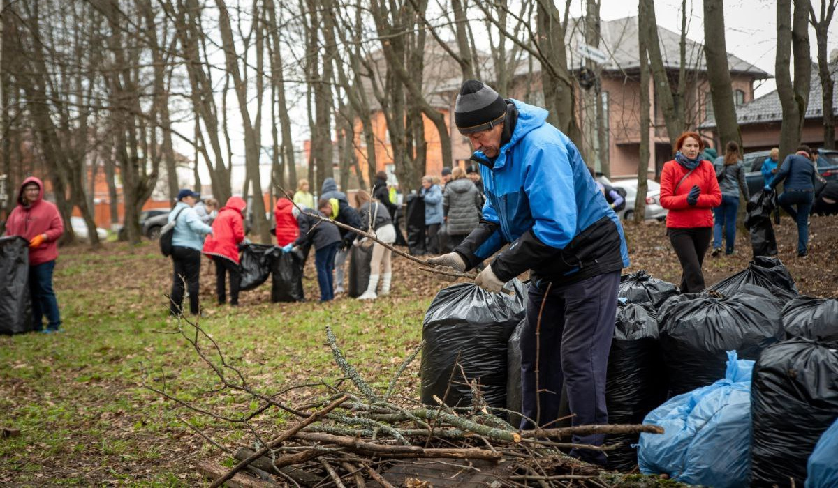 Курян приглашают на общегородские субботники