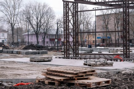 В Курске благоустраивают парк рядом с областным Дворцом молодёжи