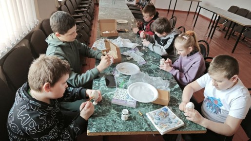 Близится праздник Пасхи! Самое время готовить подходящий декор, которым можно украсить праздничный стол, или использовать его в качестве подарка и порадовать своих родных и близких