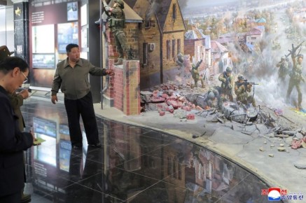 Ким Чен Ын посетил Мемориальный музей боевых подвигов, посвященный освобождению Курской области от укронацистов