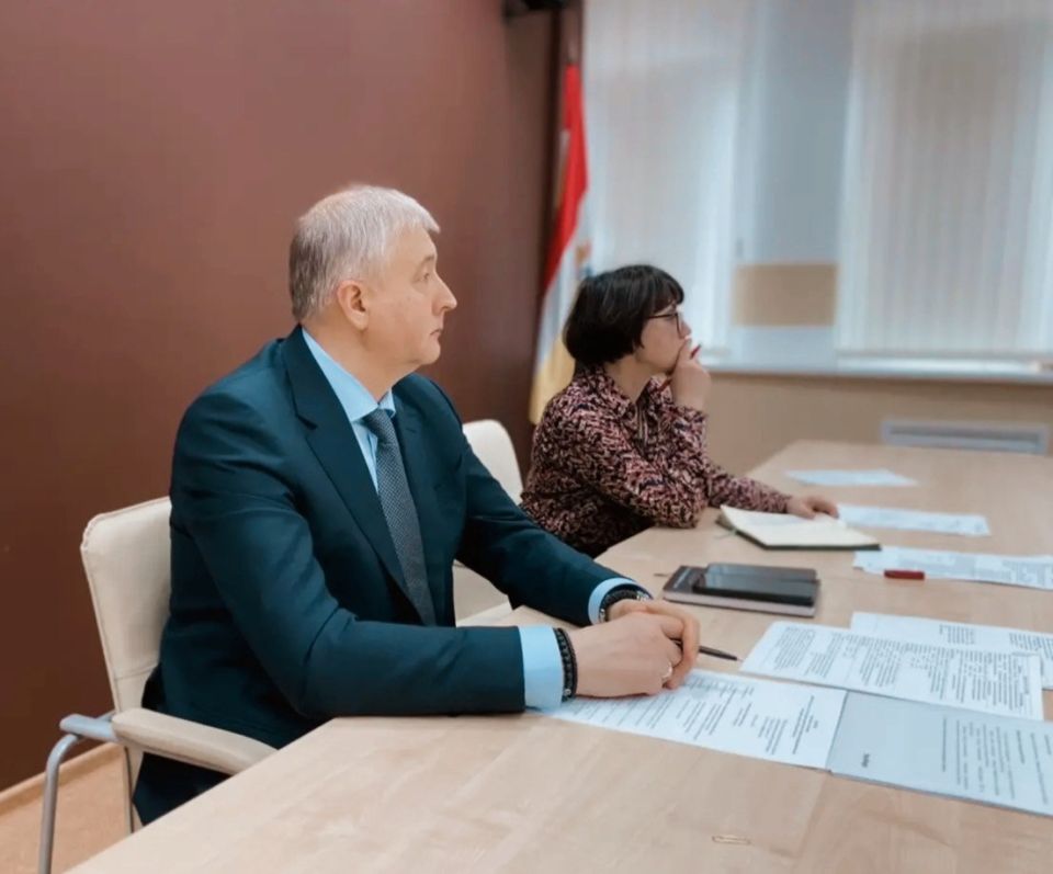 Вопросы компенсационных выплат пострадавшему бизнесу, налоговых льгот стали ключевой темой повестки очередного заседания рабочей группы под председательством заместителя губернатора Курской области Сергея Фофанова