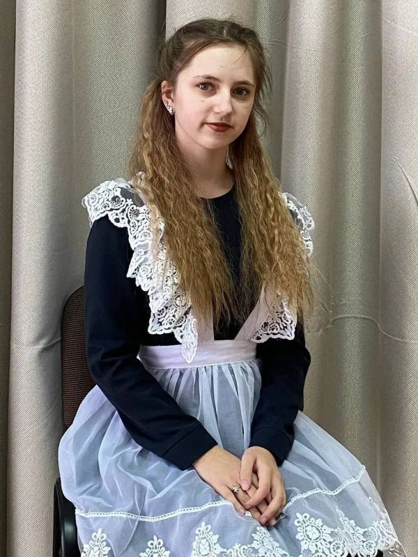 Поздравляем Алису Фомину, учащуюся Второй Рождественской школы, с блестящей победой в региональном этапе Всероссийского конкурса юных чтецов «Живая классика»!