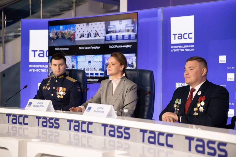 «Решение Президента — историческое событие», — так Анна Цивилёва на пресс-конференции 2 апреля оценила создание фонда «Защитники Отечества» три года назад