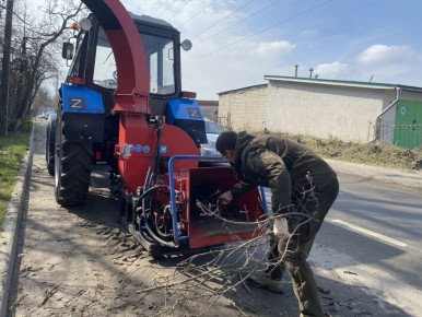В Курске при субботниках использовали спецтехнику.
