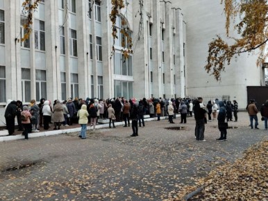 «Без счастья ничего не сделаешь»: куряне стояли ночь ради билетов на «Женитьбу Бальзаминова»