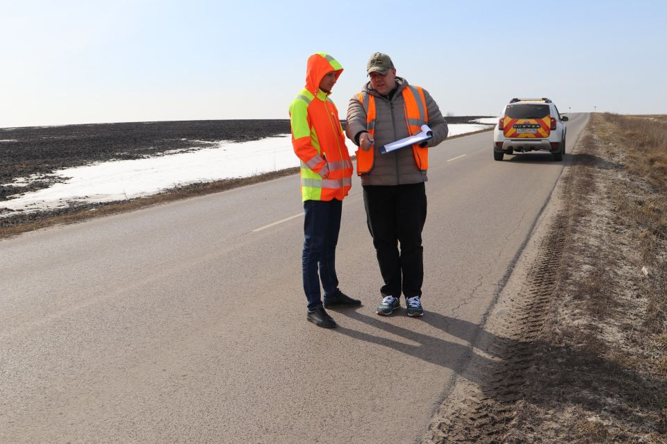В Курской области началось ежегодное весеннее обследование дорог, находящихся на гарантии