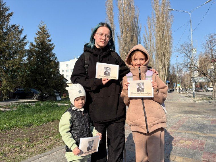 В день рождения Т.П.Николаева, 4 апреля, волонтерский отряд «МЫ» под руководством Агаповой Дианы Александровны провел информационную акцию в честь знаменательной даты - 100-летия со дня рождения Тома Петровича Николаева...