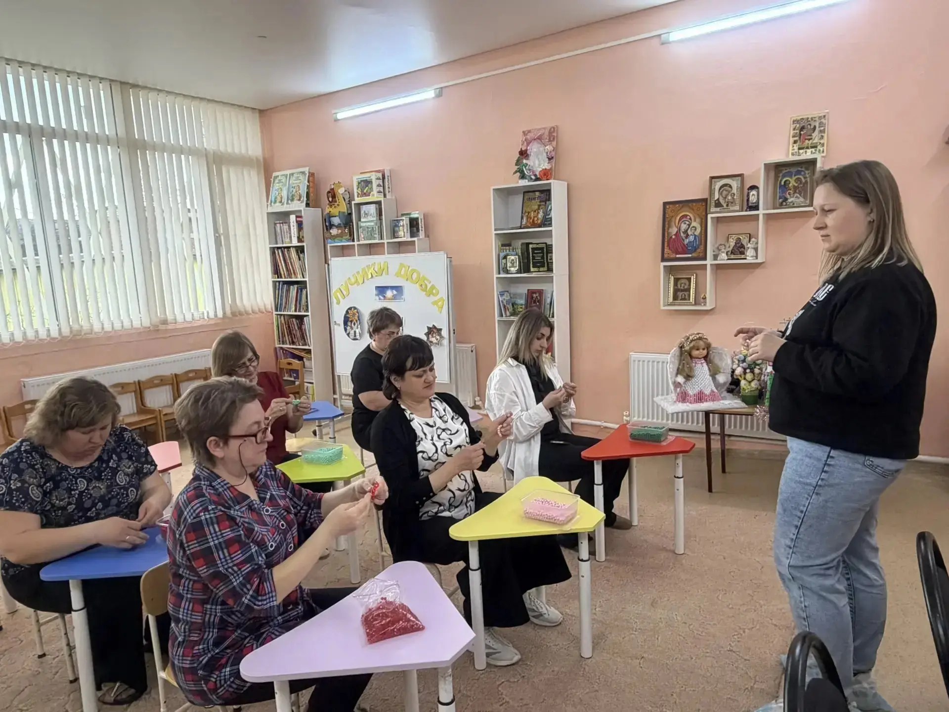 В рамках проекта «Навстречу Пасхи» в МБДОУ №1 прошёл мастер-класс для воспитателей «Бисерная роскошь»