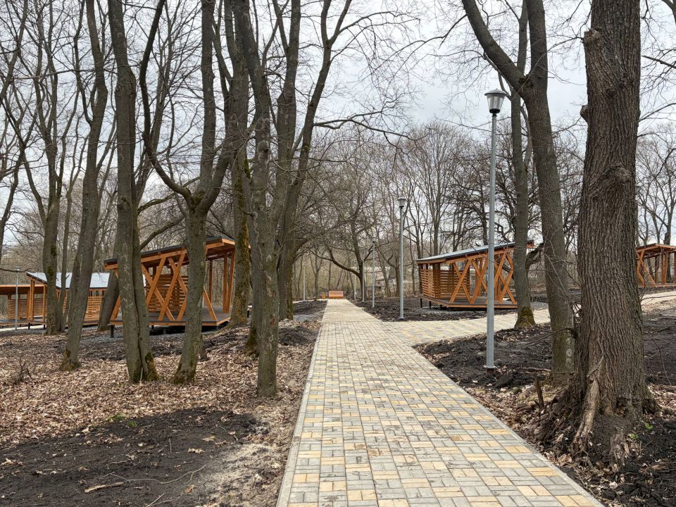 Благоустройство «Советского сада» в пгт Медвенка: первый этап близится к завершению