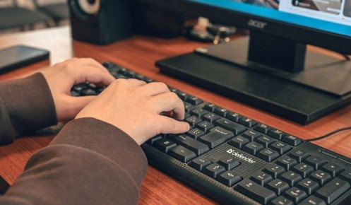 Курянам рассказали, как уберечь подростков от вербовщиков в интернете