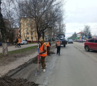 В Курске улицы приводят в порядок 75 рабочих и 66 единиц техники