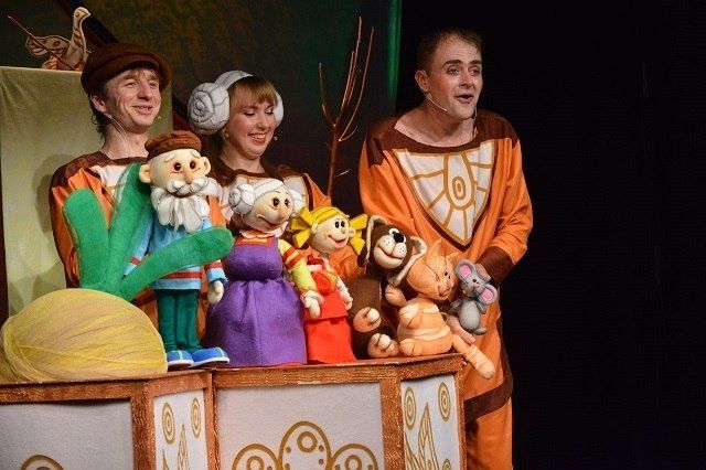 17 апреля на сцене Курского театра кукол состоится показ спектакля-игры «Ладушки», где малыши становятся не просто зрителями, а полноправными участниками действия