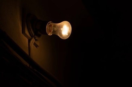 В Железногорске Курской области из-за ремонта кабельных линий временно отключили свет