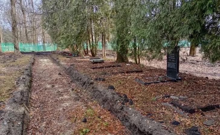 В Курске СК возбудил уголовное дело по факту повреждения могил на Мемориале