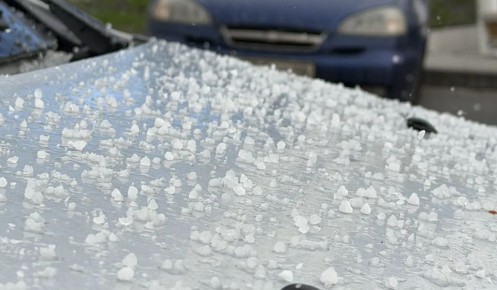 Курск днем 8 апреля накрыл град