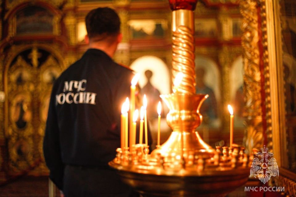 В праздничные дни православные верующие посетят храмы и кладбища, где захоронены родственники