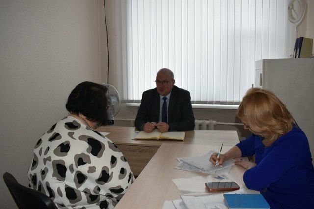 Председатель комитета правового обеспечения Курской области Эдуард Сенников провел личный прием граждан в Конышевском районе