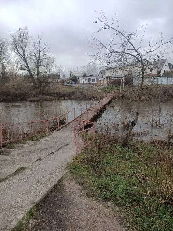 Из-за улучшения паводковой обстановки и существенного снижения уровня воды в протоке Кривец решено открыть движение по двум низководным мостам: на улицах 1-я Стрелецкая – Бочаровская и Комсомольская – Тимская