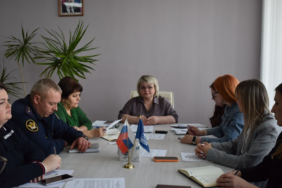 8 апреля 2026 года состоялось заседание комиссии по делам несовершеннолетних и защите их прав Администрации Железногорского района