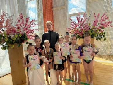 "Энергия весны": Юные звездочки художественной гимнастики из школы №2 пос