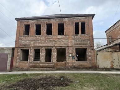 В Обояни через суд хотят изъять у собственника «Дом с ножницами»