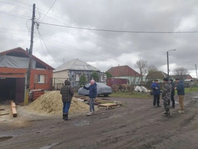 Администрацией Льговского района проведен комиссионный выезд в д. Шерекино на ул. Ленина, к домам поврежденным при атаке Украинского БПЛА