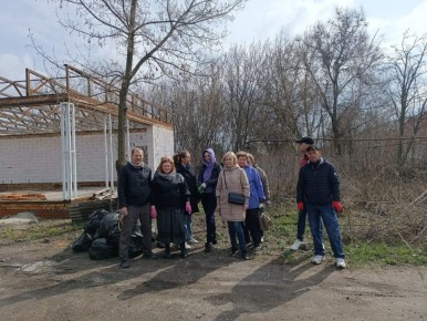 Сотрудники Управления муниципального контроля и комитет развития и инвестиционного планирования города убрали территорию по улицам 2-я Кожевенная и 3-я Кожевенная