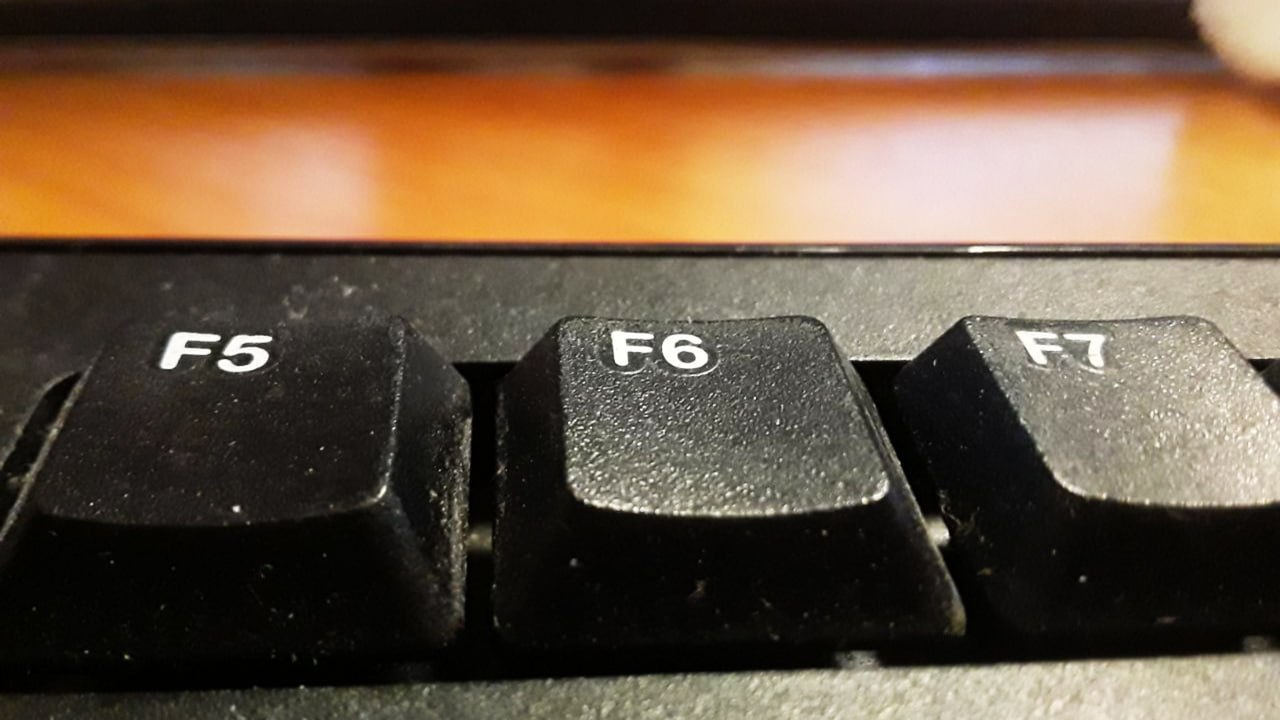 Виртуальный знакомый обманул курянку на 30 тысяч рублей