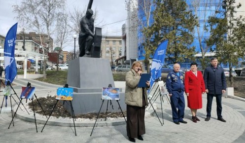 В Курске в сквере «Спутник» вспомнили историю освоения космоса