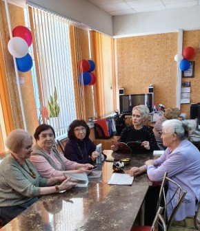 В отделении дневного пребывания Комплексного Центра социального обслуживания населения в теплой дружественной обстановке прошло мероприятие «Стихотерапия» - поэзия, обладающая целительными силами, для тех, кто рождает...