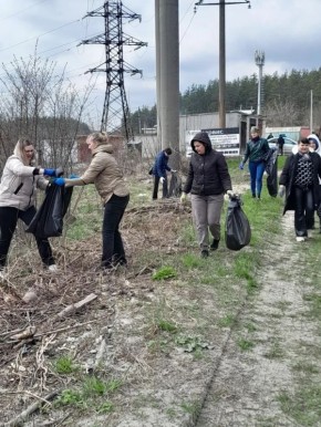 Комитет по управлению муниципальным имуществом Курска убрал территорию по улице Заводской от улицы Малышева до дома №20 по улице Заводской
