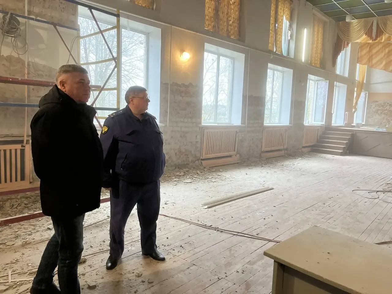 Прокурор Обоянского района проверил ход капитального ремонта социально значимых объектов