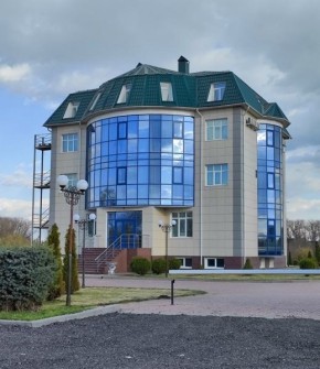 В Курске депутат опубликовал фотографии скандальной гостиницы-овощехранилища на берегу реки