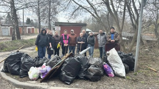 Команды администрации Курска навели порядок на Школьной и Заводской