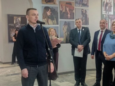 В выставочном зале имени Казимира Малевича прошло открытие десятой Межрегиональной выставки дизайна «АРТ-подготовка», организованной Союзом дизайнеров России при поддержке администрации Курска