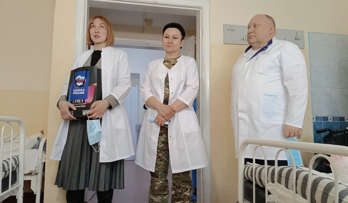 В Курске передали 200 куличей в больницы для военных и детей